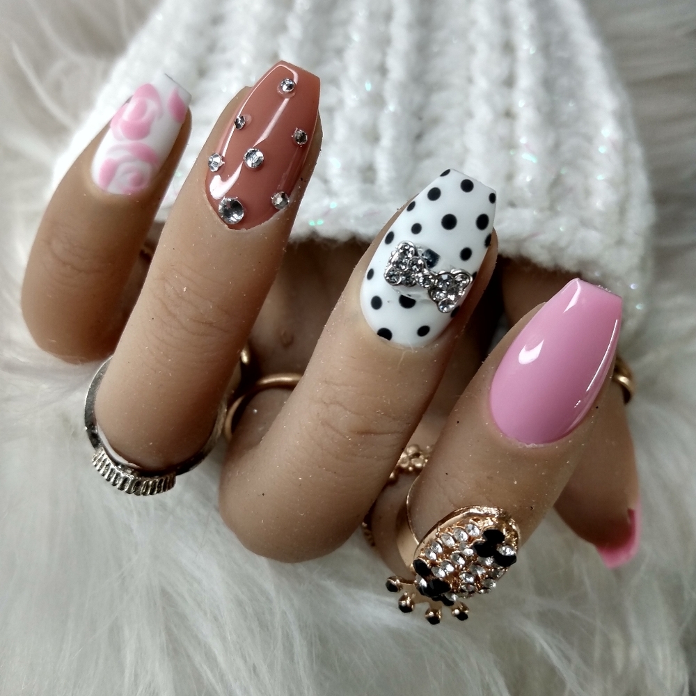 Press on nails (short coffin)
